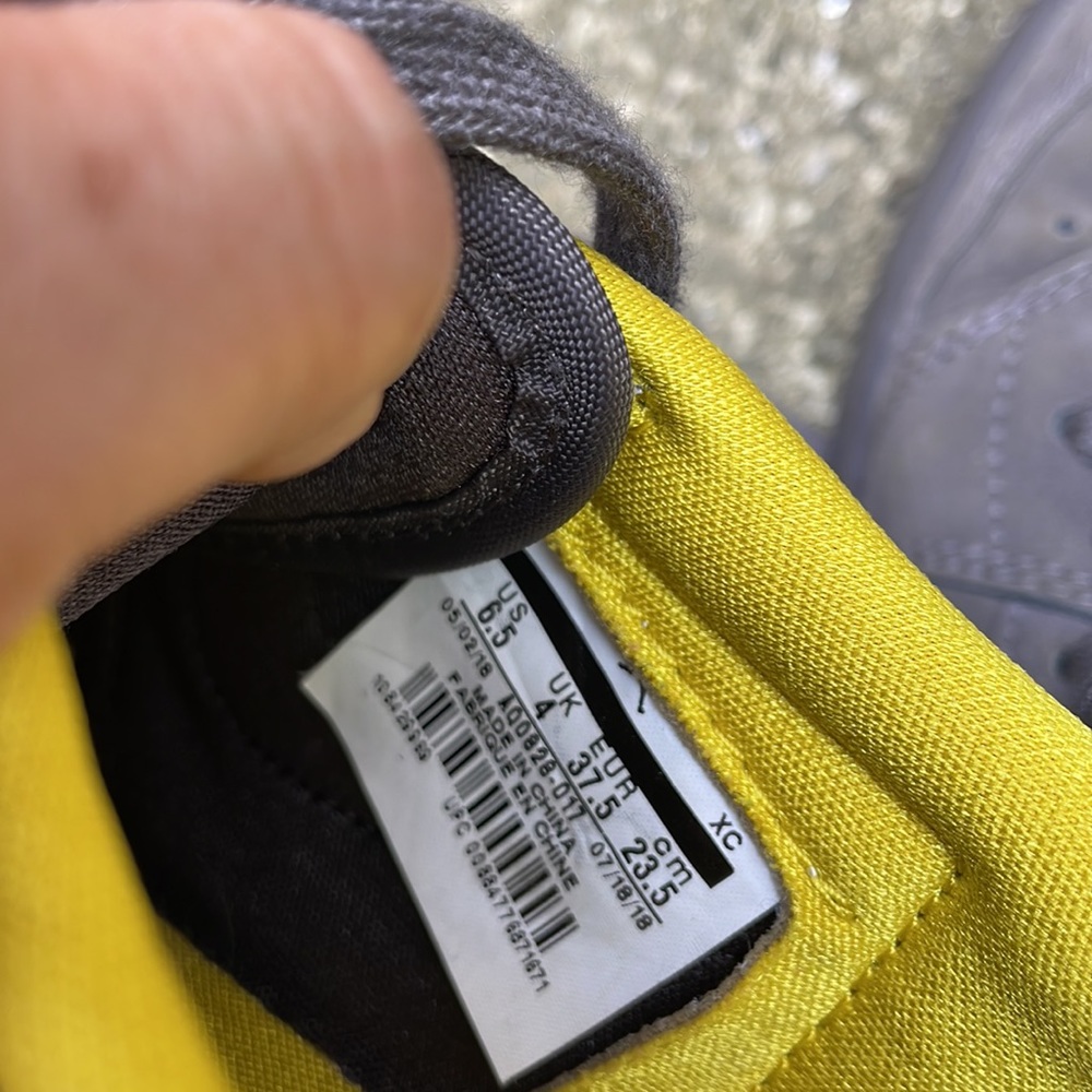 Women’s Nike Air Jordan 1 Retro Low OG - Picture 6 of 6